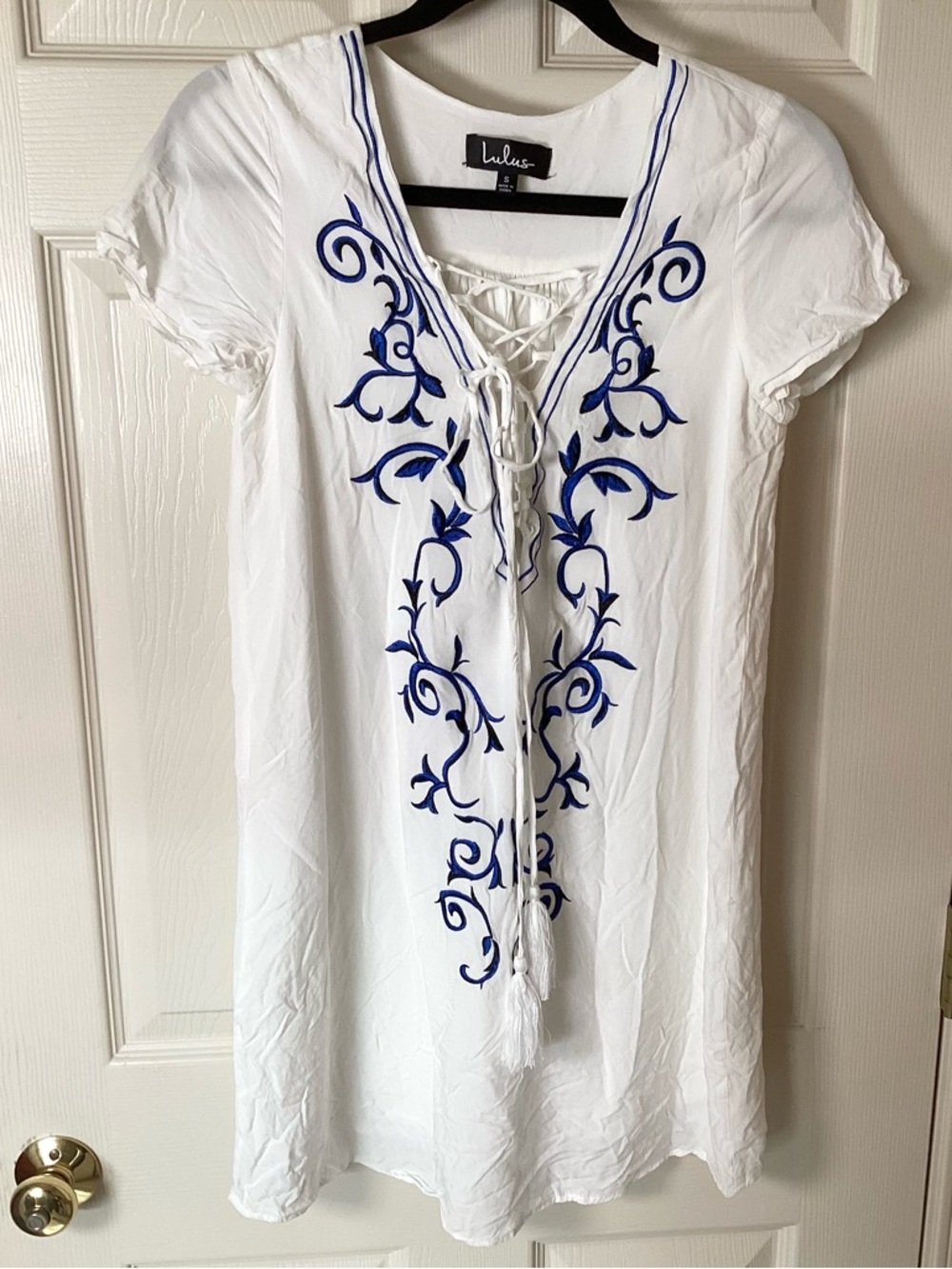 Lulu's White with Blue Embroidery Short Sleeve Dress - Small